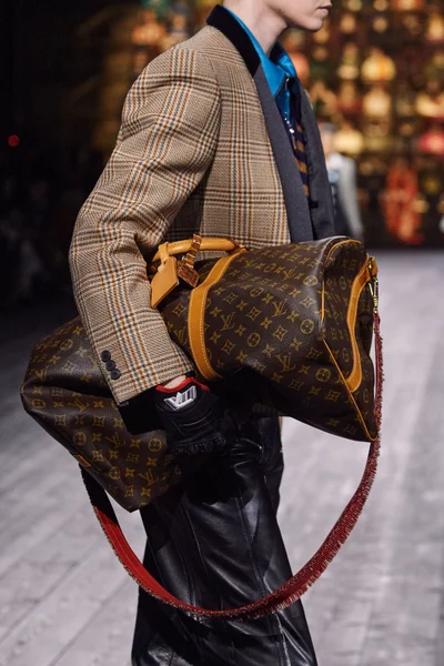 Look 50